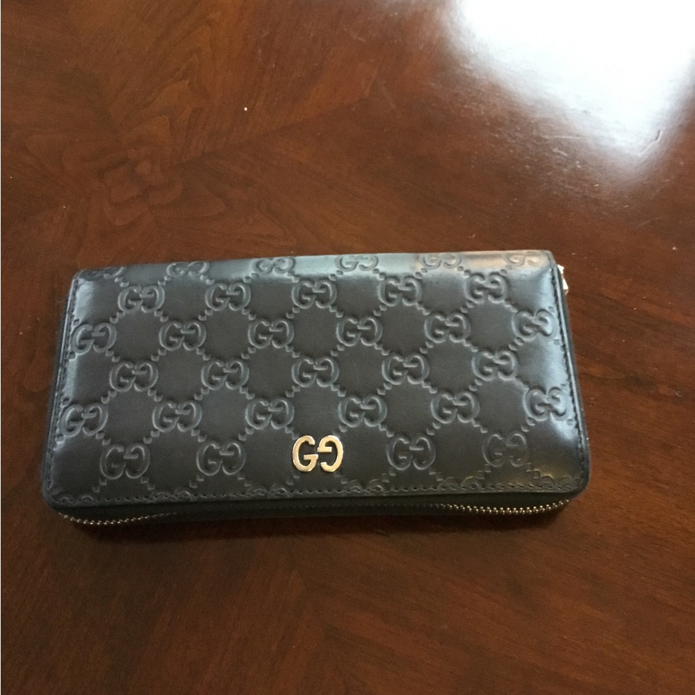 Authentic Gucci Black GG Leather Wallet $350